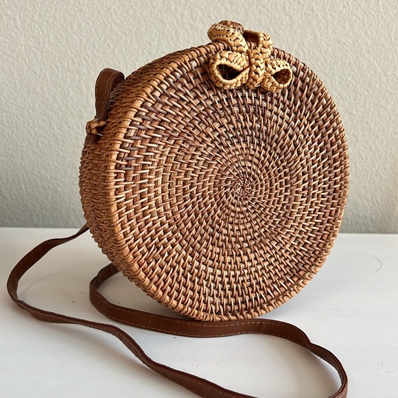 Round Straw Crossbody Bag - Picture 2 of 14